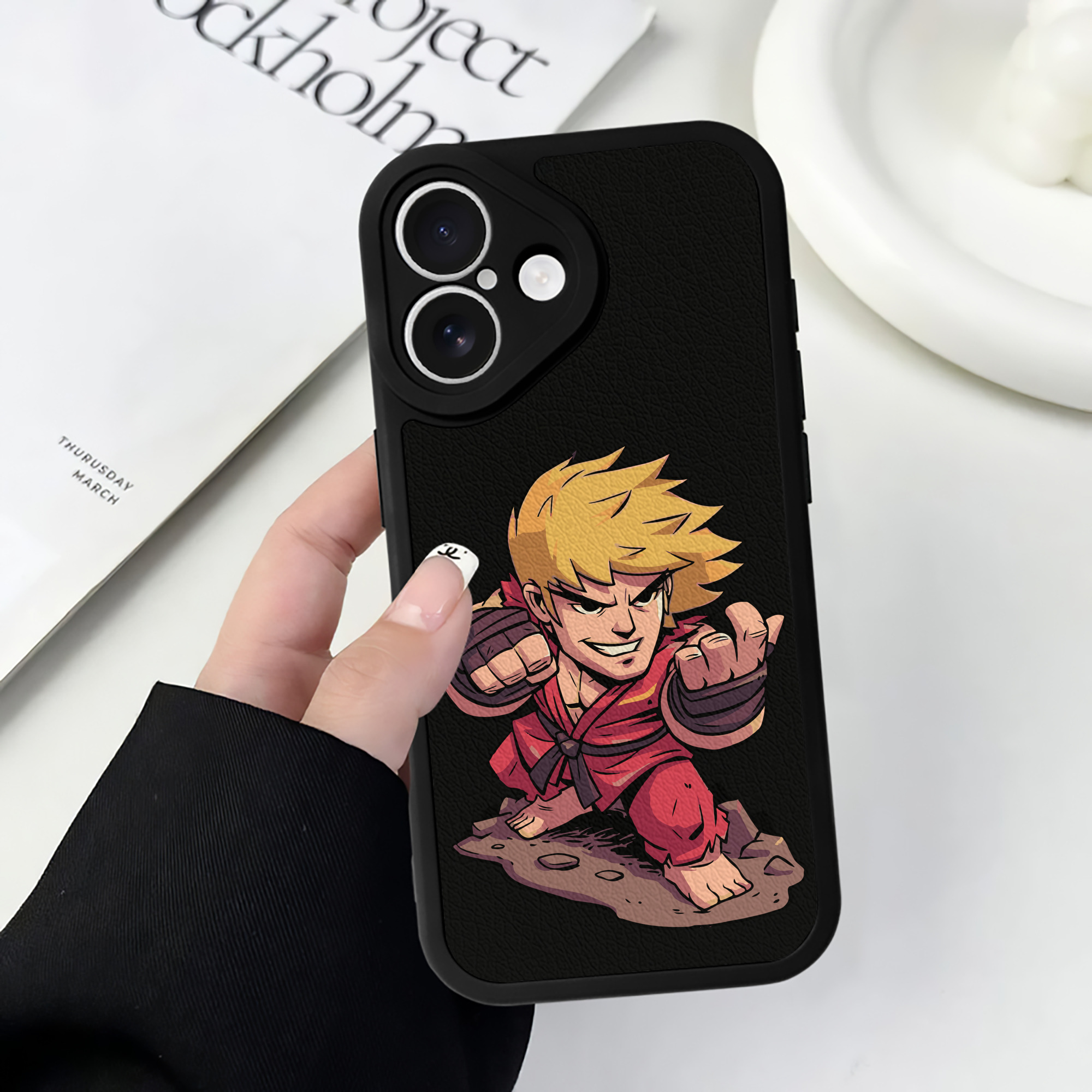 （画像用） アベンジャーズ The Avengers 【iPhone 16シリーズ対応】シリコンスマホケース（レザー調） 材質：シリコン
